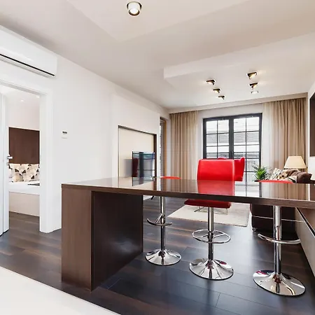 Crimson & Beige Chic - Ac, Parking - Old Town-2